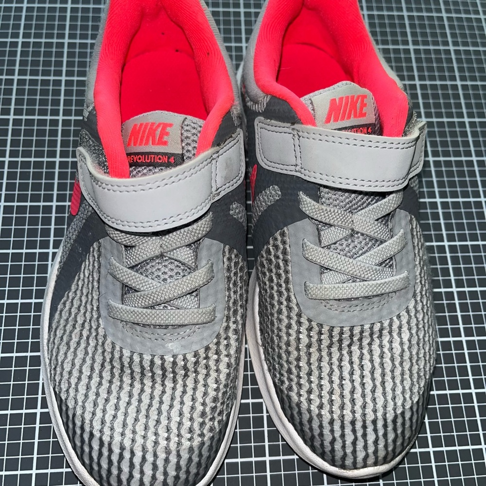 Nike tennis shoes